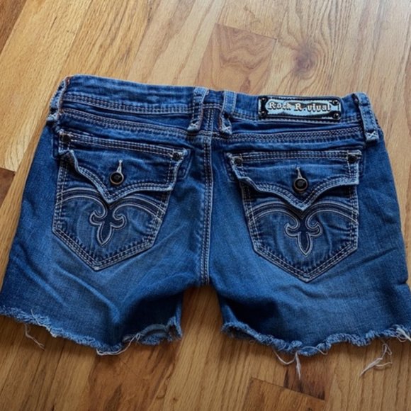 ROCK REVIVAL CUTOFF JEAN SHORTS Size 28 - Picture 1 of 10